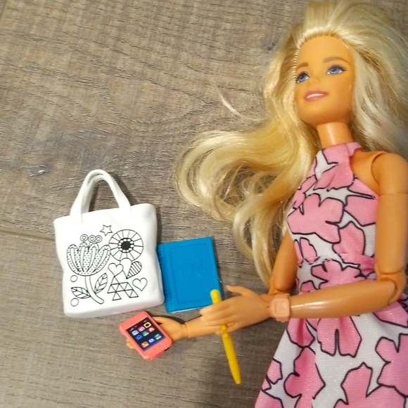 Flexible Barbie - Picture 3 of 3